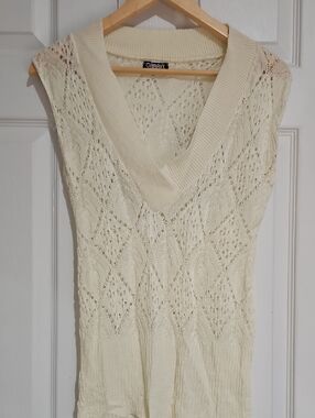🤍 Gabriel New York Cream Knit Sweater Vest – V-Neck, Size M